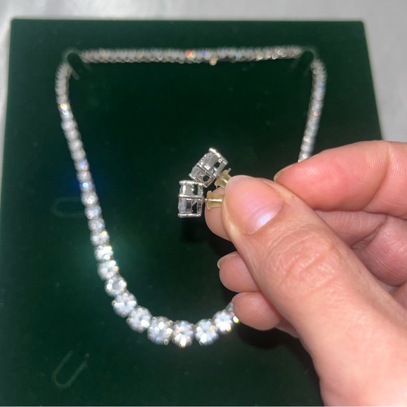 Rhodium plated earrings and necklace set, in original box, zircon stones. - Picture 3 of 7